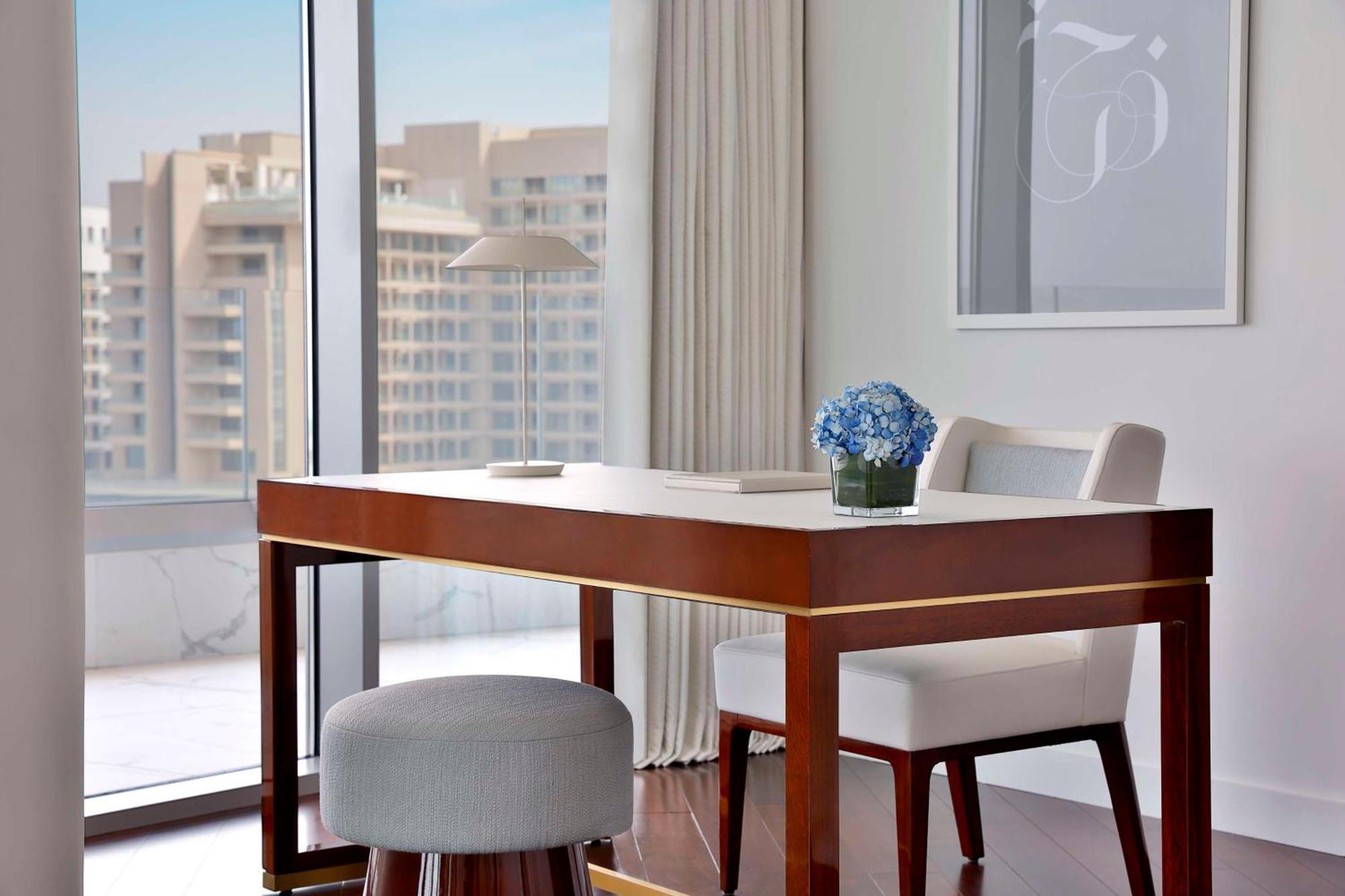 Waldorf Astoria Doha Lusail Eksteriør bilde A dining room at the Ritz-Carlton, Tel Aviv