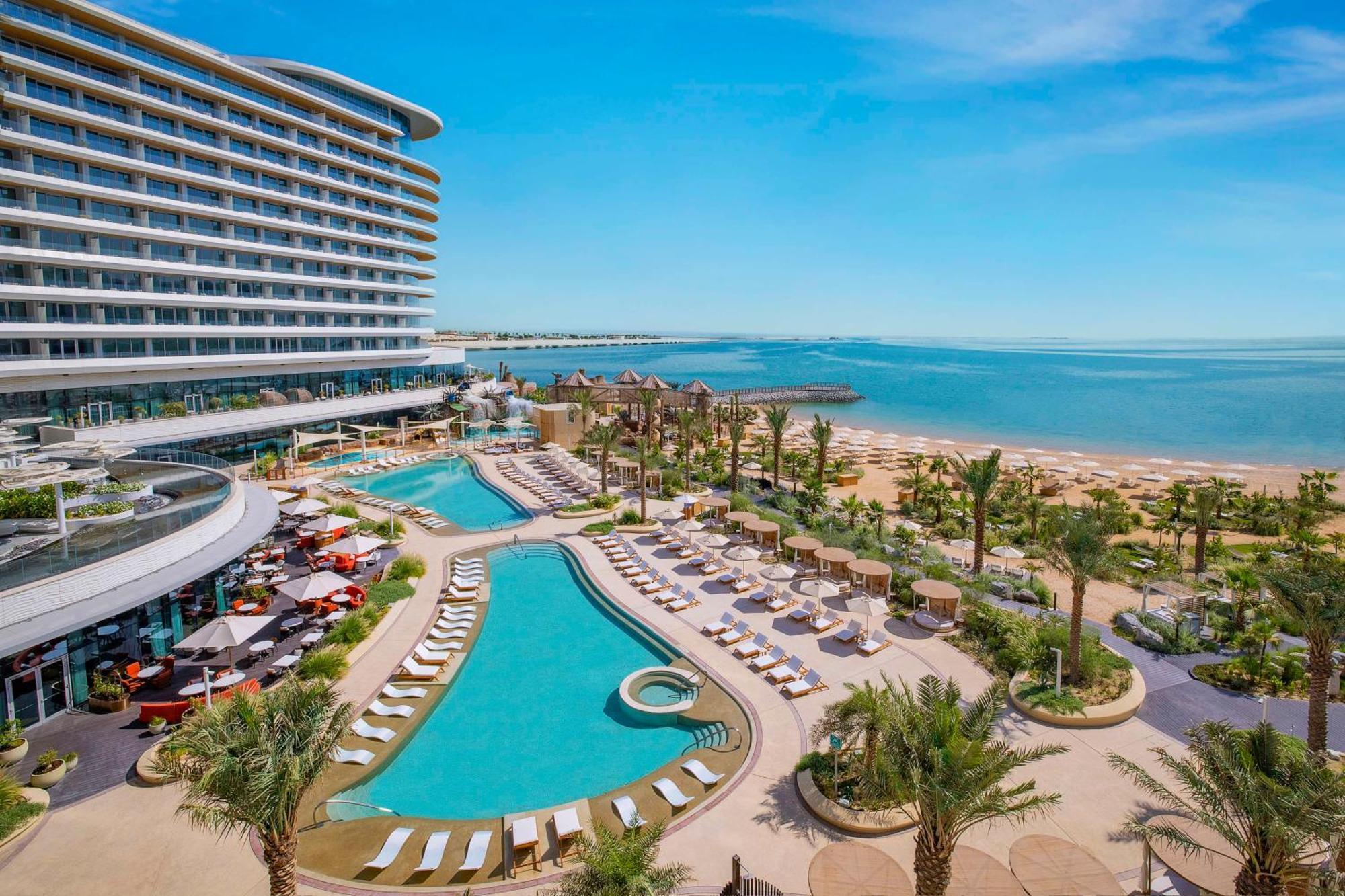 Waldorf Astoria Doha Lusail Eksteriør bilde The hotel's pool